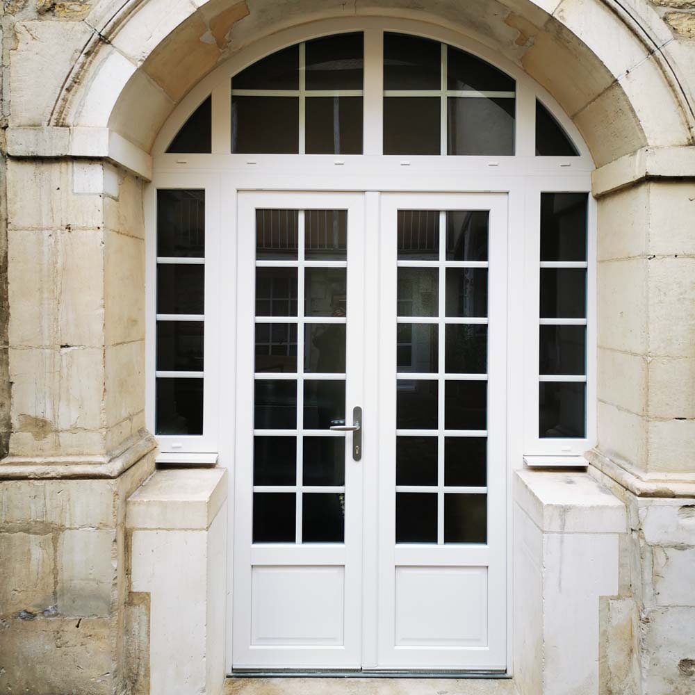 Installation sur mesure de portes de maison à Auxerre.