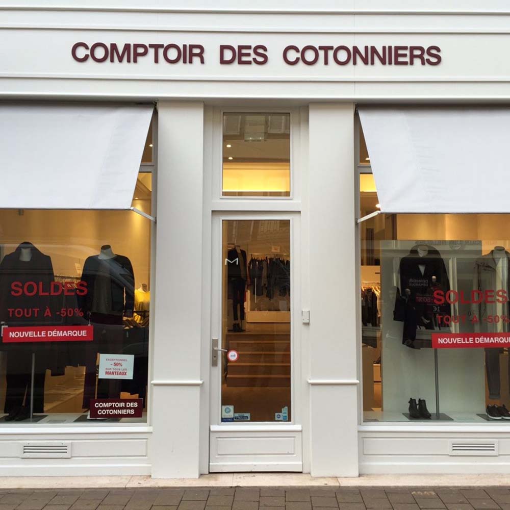 Pose professionnel de stores pour commerces à Auxerre.