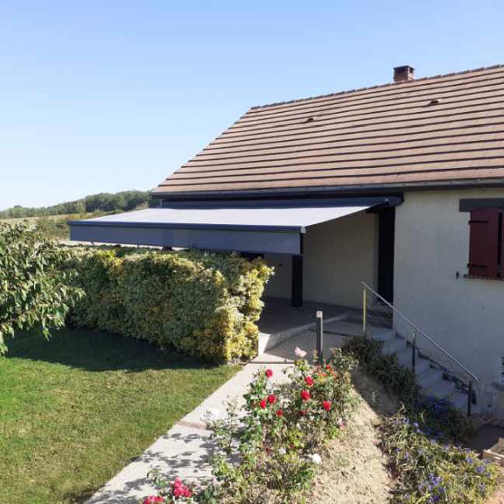 Installation rapide de stores pour maison à Auxerre.